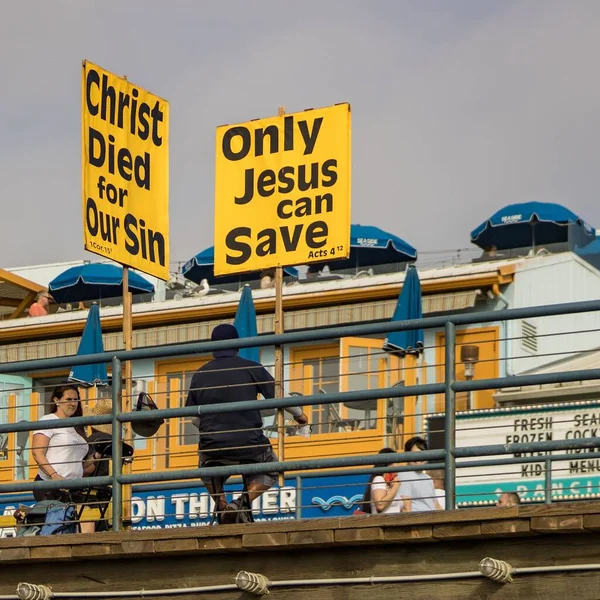 Santa Monica Plajı Ndaki Dini Protestolar Sırasında Bazı Insanlar — Stok fotoğraf