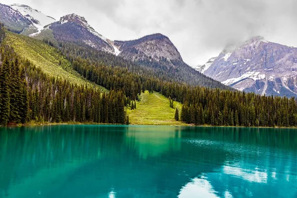 Ein Malerischer Blick Auf Den Lake Louise Alberta Fuße Der — Stockfoto