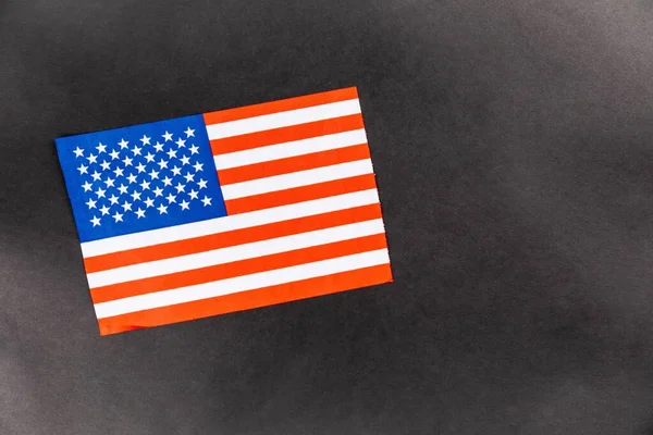 Een Close Van Vlag Van Verenigde Staten Een Donkere Achtergrond — Stockfoto