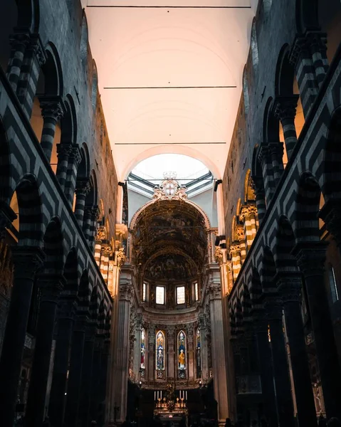 Vertikální Snímek Interiéru Metropolitní Katedrály Vavřince — Stock fotografie