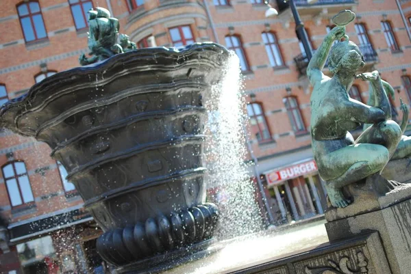 スウェーデンのヨーテボリで彫刻と噴水のクローズアップショット — ストック写真