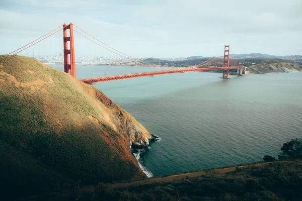 Gyönyörű Kilátás Nyílik Golden Gate Hídra Hegyekből — Stock Fotó