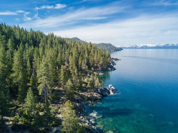 Μια Όμορφη Γραφική Θέα Της Βραχώδους Λίμνης Tahoe Μια Ηλιόλουστη — Φωτογραφία Αρχείου