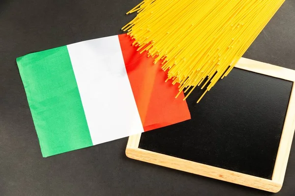 Close Bandeira Itália Espaguete Quadro Com Espaço Cópia — Fotografia de Stock