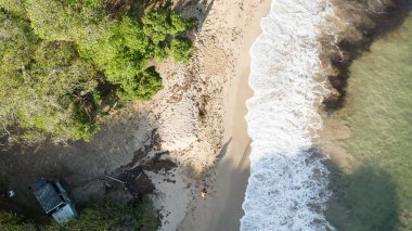Yaz boyunca Karayip sahilinin güzel bir manzarası.