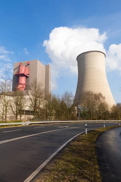 Şteki Bir Atom Istasyonunun Dikey Çekimi — Stok fotoğraf