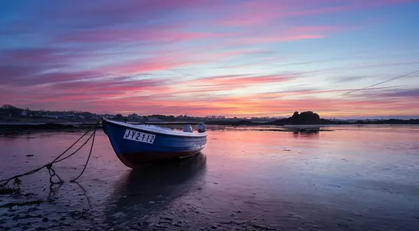 Nahaufnahme Eines Bootes Wasser Bei Sonnenuntergang — Stockfoto