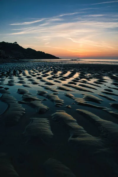 Colpo Estetico Verticale Una Tranquilla Spiaggia Sabbia White Cliff Bay — Foto Stock