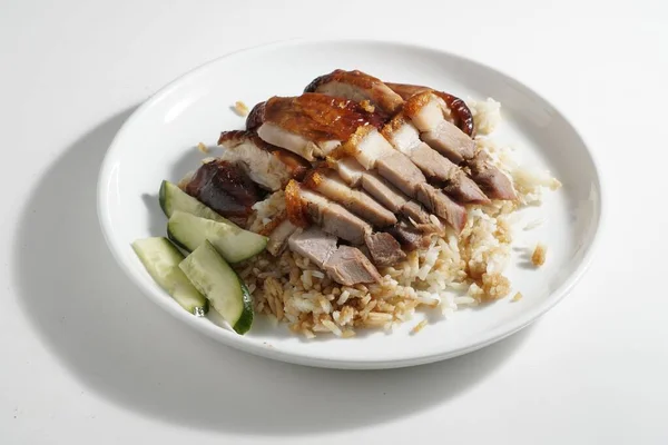 Eine Großaufnahme Von Hühnerbrust Serviert Mit Reis Und Gurken Auf — Stockfoto