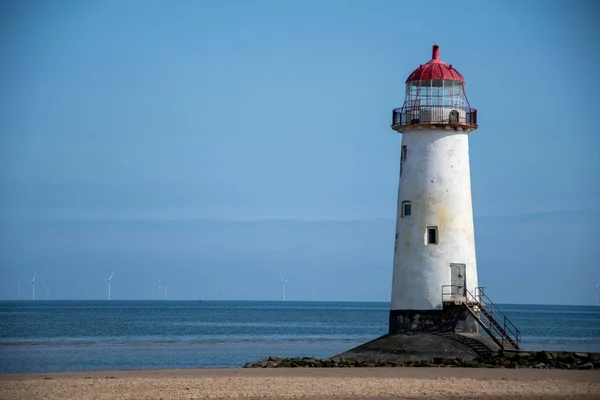 Farol Uma Baía Ensolarada — Fotografia de Stock