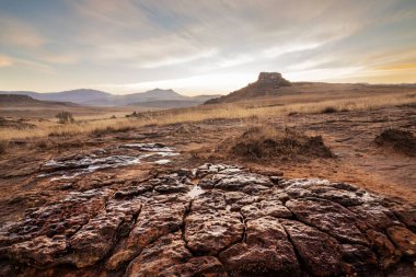 Gündoğumunda terk edilmiş Doğu Burnu manzarası, Güney Afrika