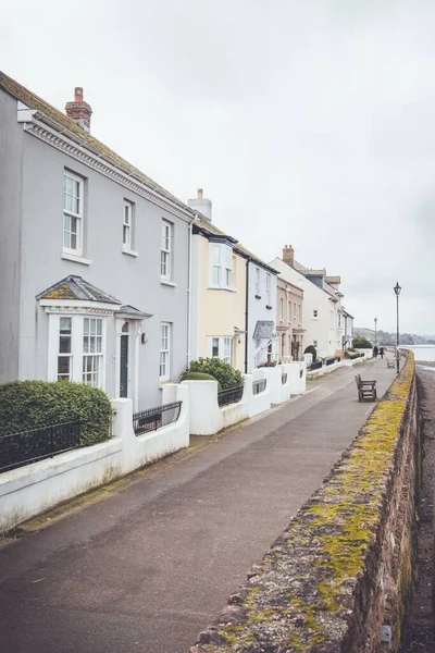 Eine Vertikale Aufnahme Bunter Häuser Meer Shaldon — Stockfoto