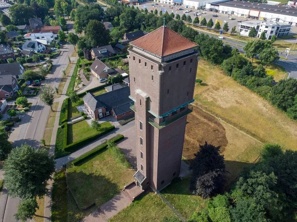 Luftaufnahme Eines Turms Einem Vorort — Stockfoto