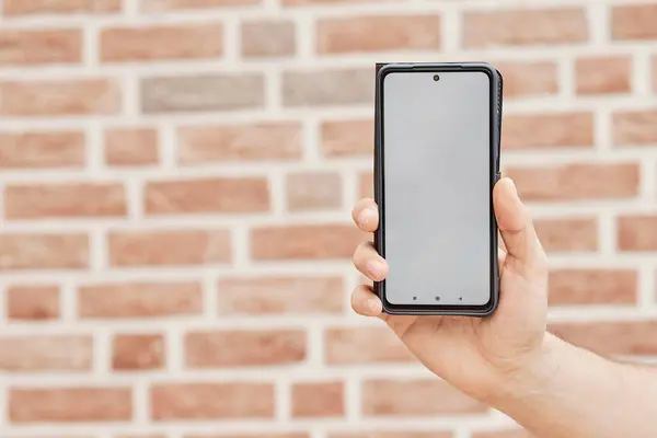 Une Main Tenant Smartphone Avec Écran Blanc Sur Fond Mur — Photo