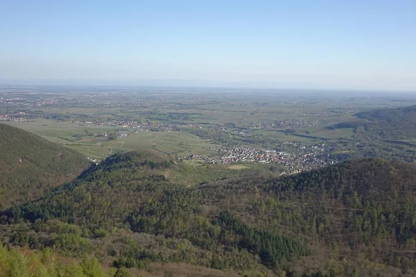 Een Prachtig Uitzicht Een Landschap Met Bergen Een Dorpje Onder — Stockfoto