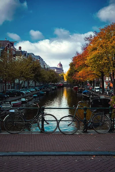 Ciclista Estacionado Puente Amsterdam —  Fotos de Stock