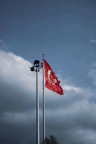 Uma Bandeira Peru Poste Com Fundo Céu Nublado — Fotografia de Stock