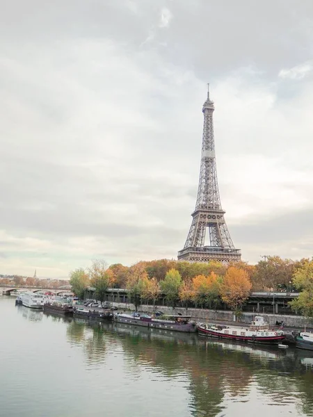 Colpo Verticale Fiume Senna Torre Eiffel Autunno Parigi — Foto Stock