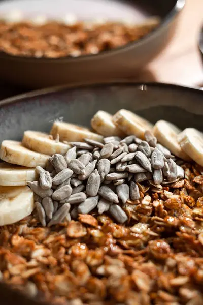 Der Vertikale Blick Auf Schalen Mit Müsli Gesunde Frühstücksvariante — Stockfoto