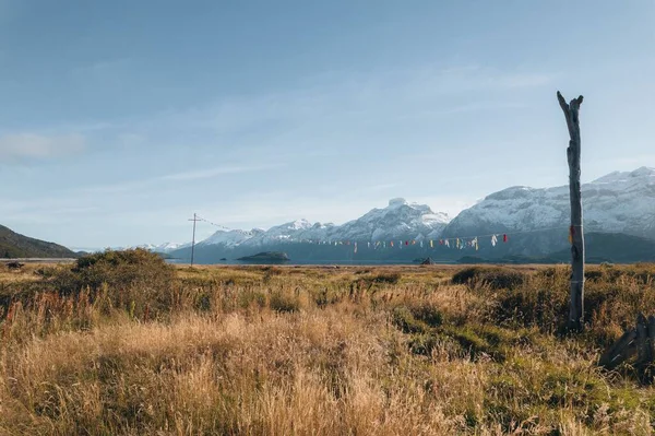 Une Vue Panoramique Une Blanchisserie Séchant Sur Des Poteaux Bois — Photo