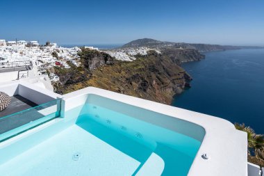Yunanistan 'ın Santorini adasında çarpıcı manzaralı bir jakuzi