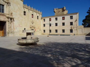 İspanya 'nın Alicante kentindeki San Juan kasabasındaki Kutsal Surat Kilisesi' nin dış cephesi.