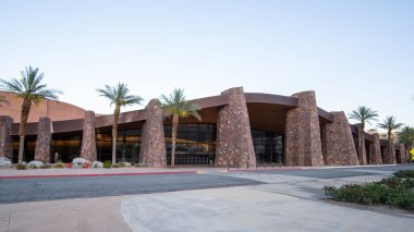 Palm Springs California 'daki Kongre Merkezi' nin Önü
