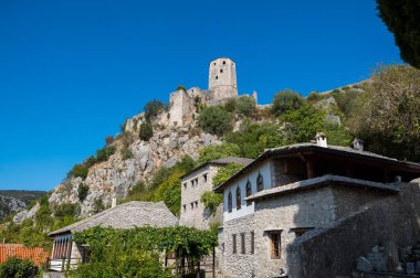 Güzel tarihi kale Pocitelj Kalesi. Neretva Nehri Vadisi 'ndeki Bosna-Hersek Kalesi.