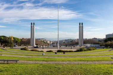 Portekiz, Lizbon 'daki Eduardo parkında 25 Nisan' da güzel bir anıt çekimi.