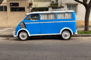 DKW Schnellaster minibüsü 1949 ve 1962 yılları arasında Almanya 'da ve 1960 ve 1969 yılları arasında Arjantin' de üretilmiştir. Buenos Aires 'te görüldü.