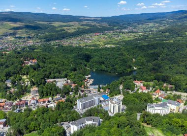 Balneoclimateric tedavileriyle ünlüdür.