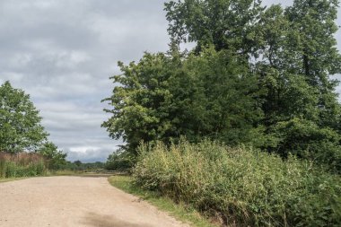 Staffordshire Lakeside yolu güneşli bir gün manzarası, Stoke-on-Trent, İngiltere
