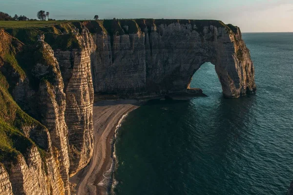 Vacker Bild Klippiga Kullar Vid Havet Etretat Frankrike — Stockfoto
