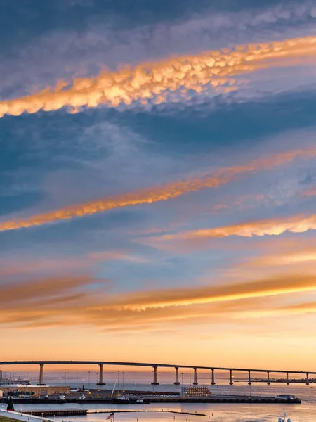 Piękne Ujęcie Kolorowego Zachodu Słońca Nad Mostem Coronado San Diego — Zdjęcie stockowe