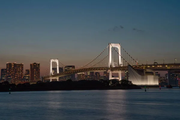 日本东京彩虹大桥夜景迷人 — 图库照片