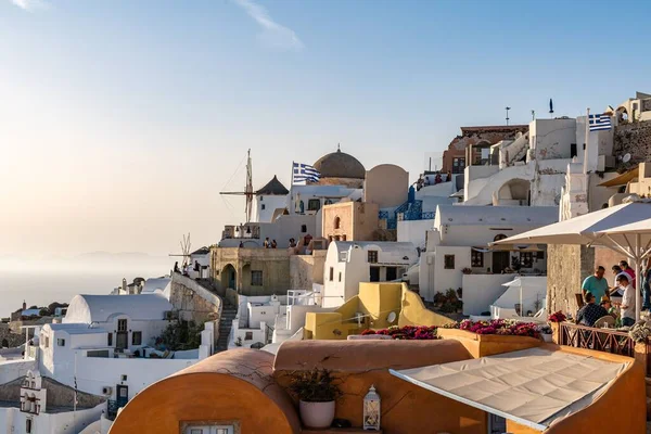 산토리니에서 아름다운 유럽에서 인기있는 여행지 Oia Santorini Greece Apr 2022 — 스톡 사진