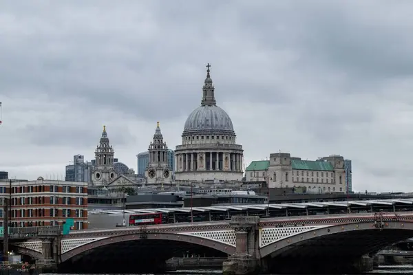 Een Prachtige Koepel Van Pauls Kathedraal Centraal Londen — Stockfoto