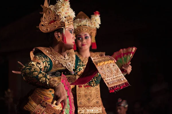 Strzał Tancerzy Ubud Palace Bali Indonezja Podczas Spektaklu — Zdjęcie stockowe