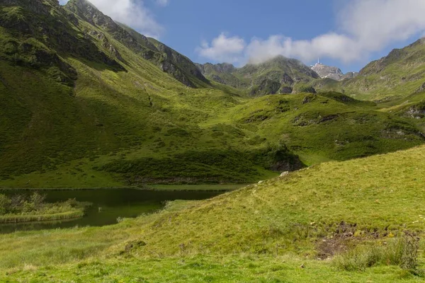 Impresionante Tiro Montañas Río Los Pirineos Francia —  Fotos de Stock