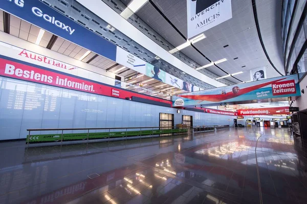 Edifício Terminal Vazio Aeroporto Viena Áustria Durante Encerramento Pandemia Corona — Fotografia de Stock