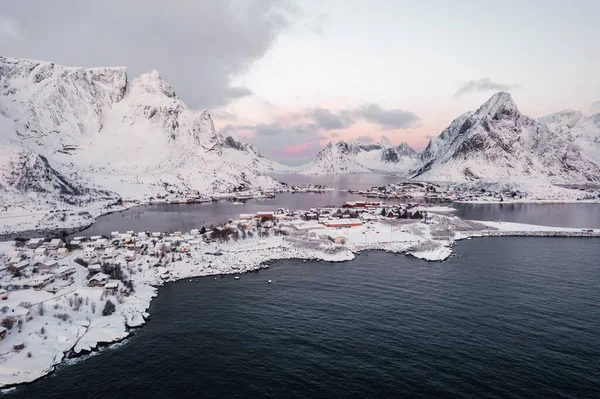 Drone Aérien Magnifique Village Pêcheurs Reine Dans Les Îles Lofoten — Photo