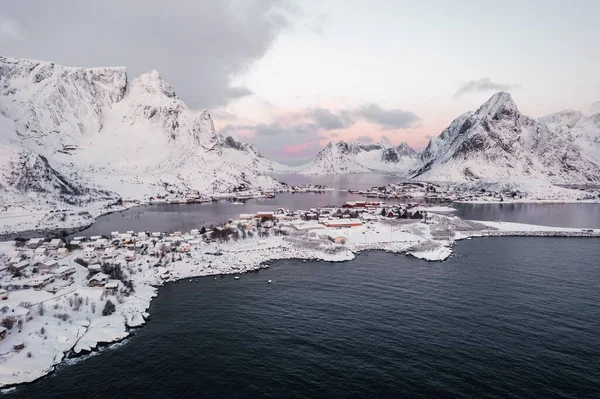 Foto Aerea Drone Del Bellissimo Villaggio Pescatori Reine Nelle Isole — Foto Stock