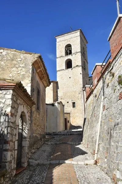 Eine Vertikale Aufnahme Des Historischen Glockenturms Des Doms Von Veroli — Stockfoto