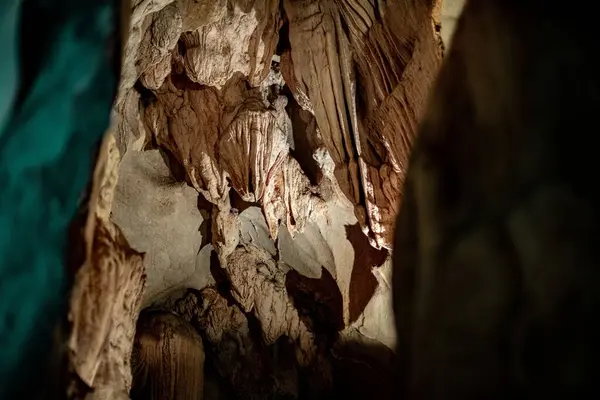 Eine Flache Aufnahme Schöner Felsiger Oberflächen Einer Höhle — Stockfoto