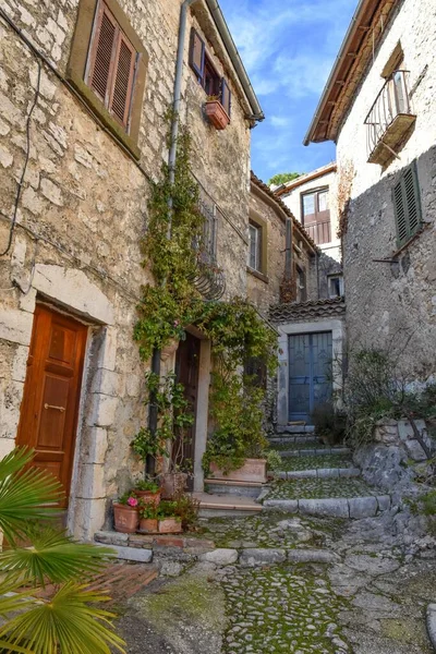 Úzká Ulička Středověké Budovy Pohled Vesnici Veroli Lazio Kraj Itálie — Stock fotografie