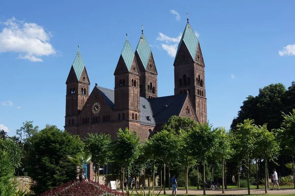 Die Erlöserkirche Bad Homburg Vom Schlosspark Aus Gesehen Blauer Sommerhimmel — Stockfoto