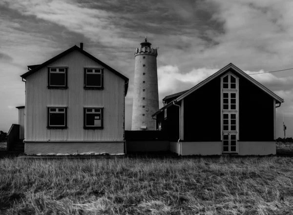 Серый Снимок Маяка Центре Домов Рейкьявике Исландия — стоковое фото
