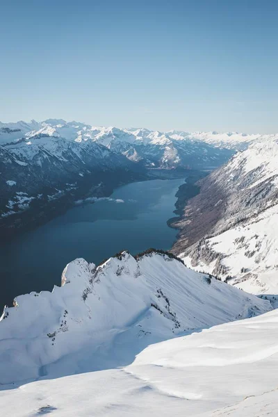 Гора Озеро Покрытые Снегом Зимой — стоковое фото