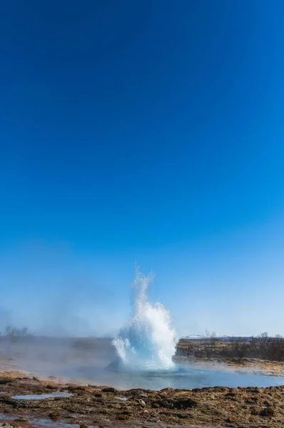 Impressionante Eruzione Strokkur Geysir Nel Sud Ovest Dell Islanda — Foto Stock