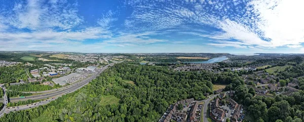Parlak Bulutlu Bir Gökyüzünün Altındaki Plymouth Taki Bir Parkın Panoramik — Stok fotoğraf